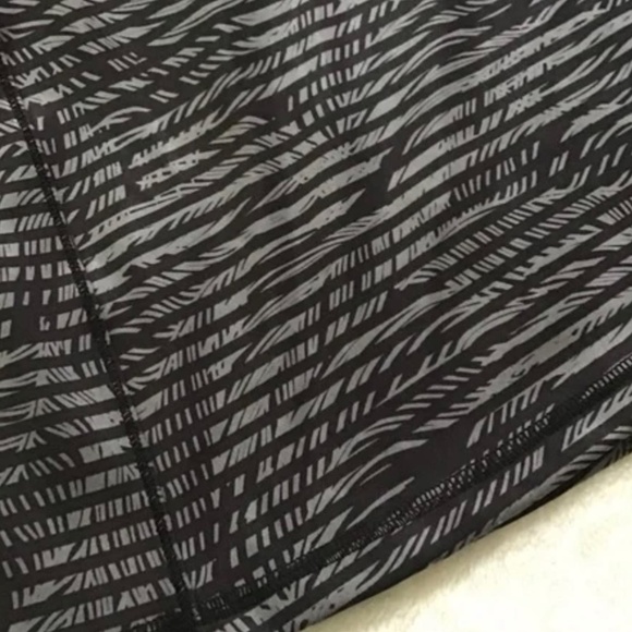 Lululemon Running in the City Tank Stripe Play Slate Black - Picture 5 of 9
